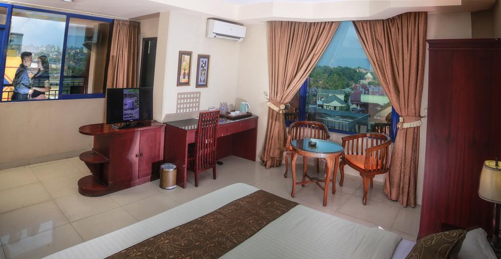 Grand Hotel Джамби Экстерьер фото