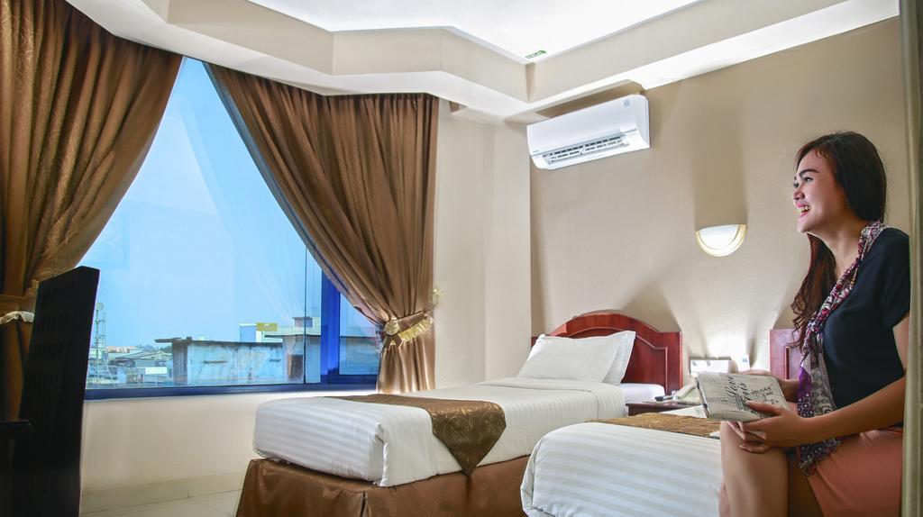 Grand Hotel Джамби Экстерьер фото